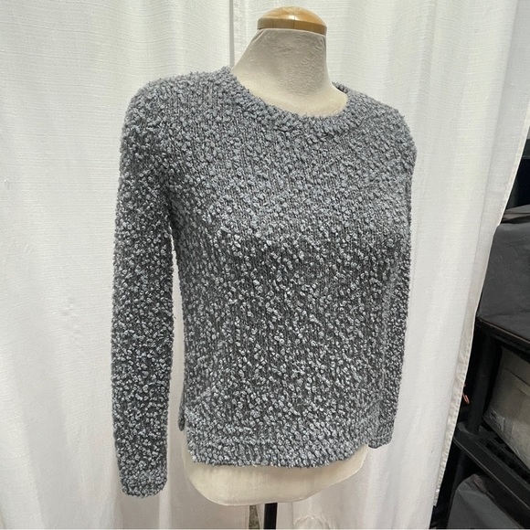 Hollister Women’s SZ M Fuzzy Soft Gray Glitter Thread Sweater - Picture 11 of 11
